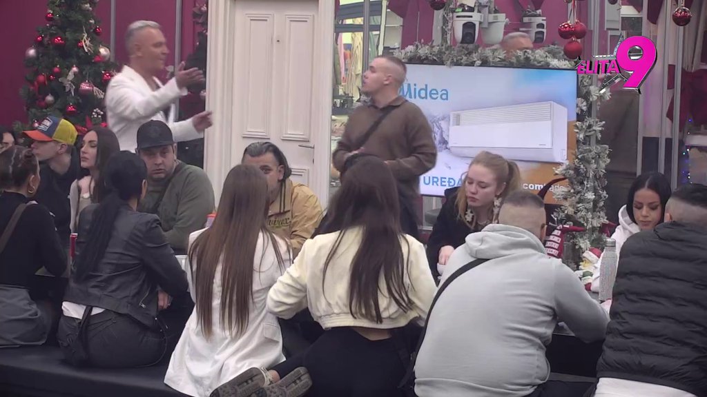 Ličio mi je na Božić patuljka, on je jedna pi*ka: Asmin izvređao Karića kao nikada, Dača sve raskrinkao: On je spojio Sofi i Luku, pa je zvao da dođe kod nje (VIDEO)