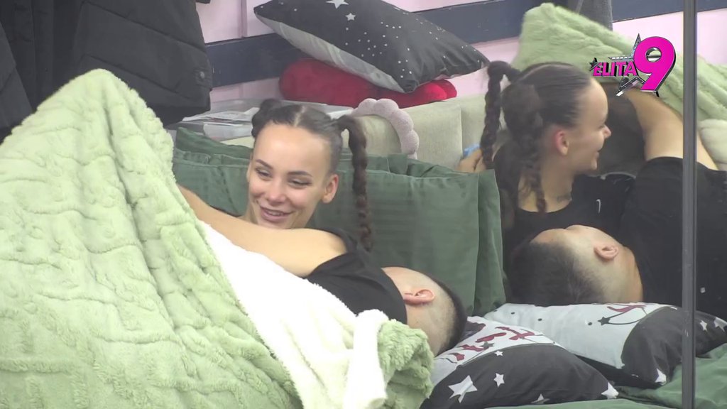 Posle svađe sve je slađe! Pali strasni poljupci između Teodore i Bebice, u krevetu rešili sve probleme! (VIDEO)