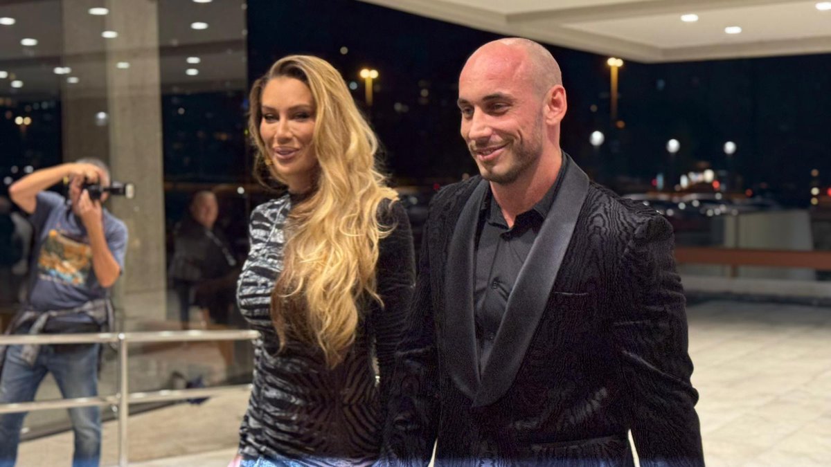 Tea Tairović i Ivan slave prvu godišnjicu braka! Venčanje decenije kao iz bajke organizovano daleko od očiju javnosti, muzička zvezda blistala u venčanici od čipke i kristala (FOTO)