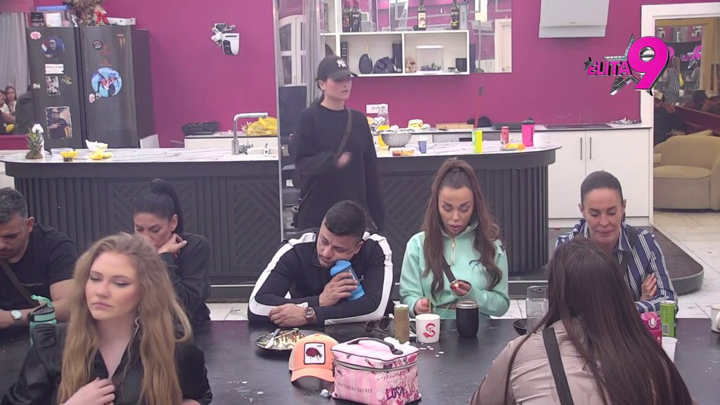 ŠOKIRANA: Sandra provalila Boginju, ubeđena da joj smetaju sve devojke koje su oko Đukića (VIDEO)