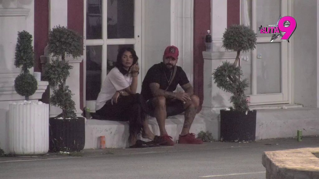 Nisu je poštedeli! Luka i Anita dokazali da ih boli Kačavenda, napljuvali je samo što je prošla pored njih: Ona misli da u nju svi gledaju, MAJKO SVETA (VIDEO)