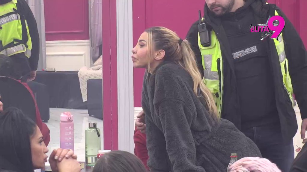 Opšti haos u Eliti: Kačavenda više ni sama ne zna s kim ratuje! Anđelo, Mića i Aneli joj stali na žulj, ona rešeta prozivkama kako zna i ume (VIDEO)