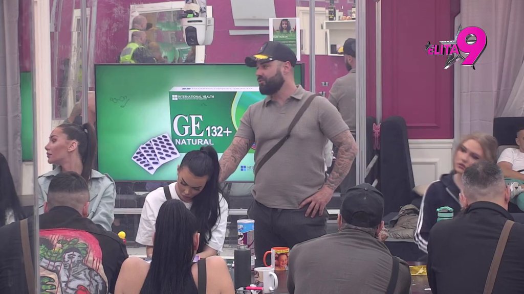 Dopisivala si se sa bivšim momkom: Janjuš natrljao Aneli prošlost na nos, ubeđen da hoće da napravi žrtvu od sebe preko Anitine trudnoće (VIDEO)