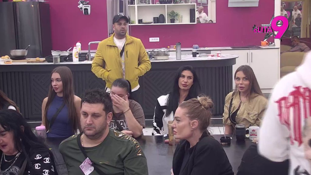 STAVIO SVE KARTE NA STO: Milan uveren da se Sofijina igračka, smatra da je njena interesna sfera jedino Terza! (VIDEO)