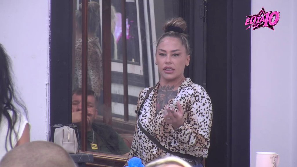 Ukućani ne prestaju da kiomentarišu Bilju i Velju! Sandra osula paljbu: On je klinac 19 godina, jedva punoletan (VIDEO)