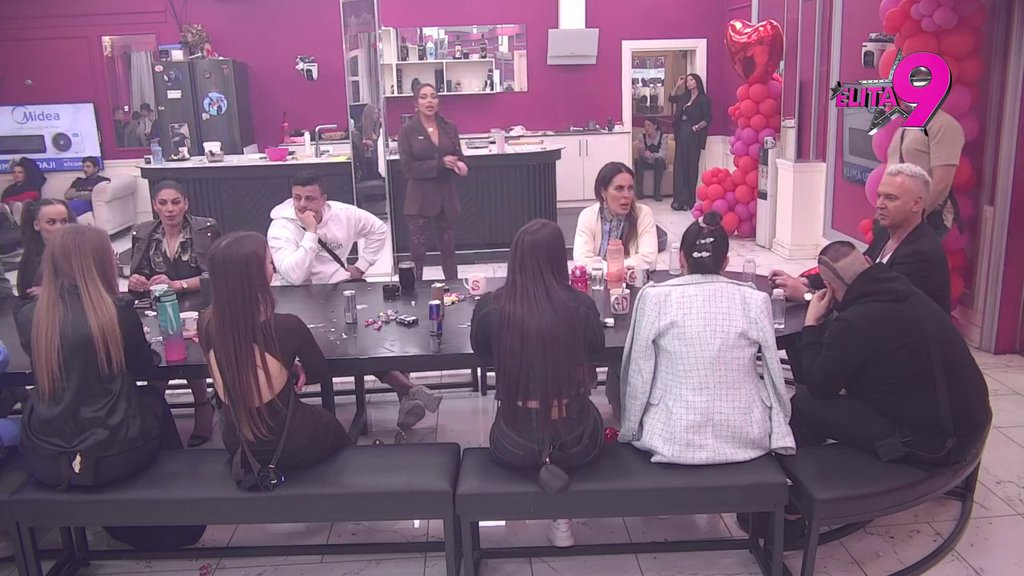 Ja vam skidam maske, ona je sada novogodišnja jeb*čica: Stanić ponosan kao treći najbeskrupulozniji učesnik, Teodora priznala: Jedino sam nefer ispala prema mojima (VIDEO)