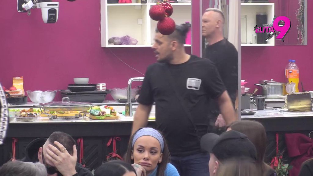 Ne zna gde bije! Anastasija počela da se baca po podu kad je dobila povratnu od Bore, karambol u kući (VIDEO)