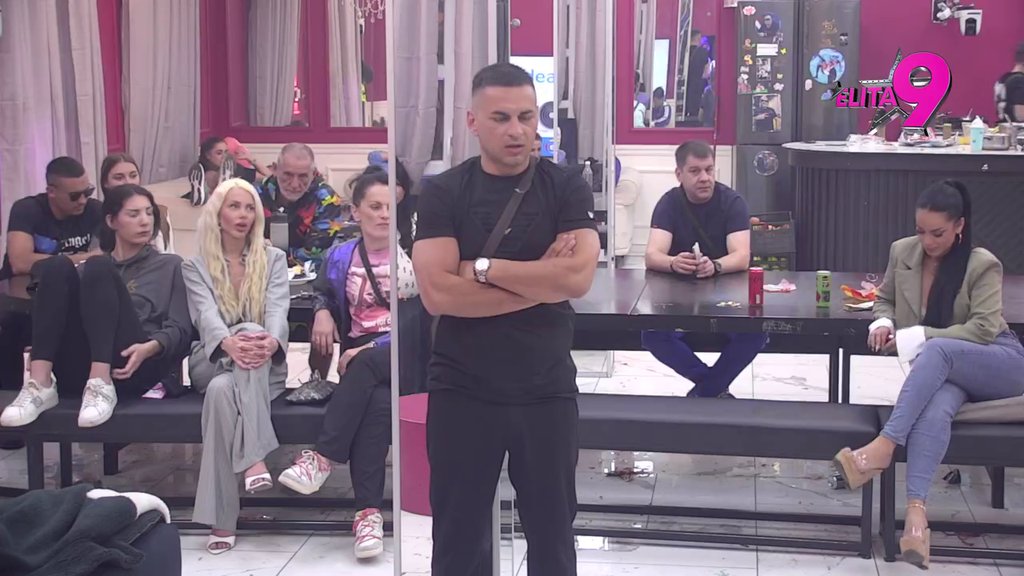 Ovo između nas nije normalno! Bebica priznao da se on i Teodora prate pogledima: Neću se sa njom pomiriti koliko god to hteo!  (VIDEO)