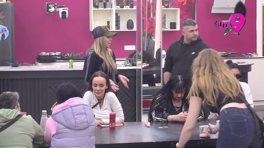 AHMIĆI I DURDŽIĆI MOGU DA ODAHNU! Asmin i Aneli rešili da spuste loptu i reše da poprave svoj odnos zbog ćerke Nore! Evo kakav im je plan! (VIDEO)