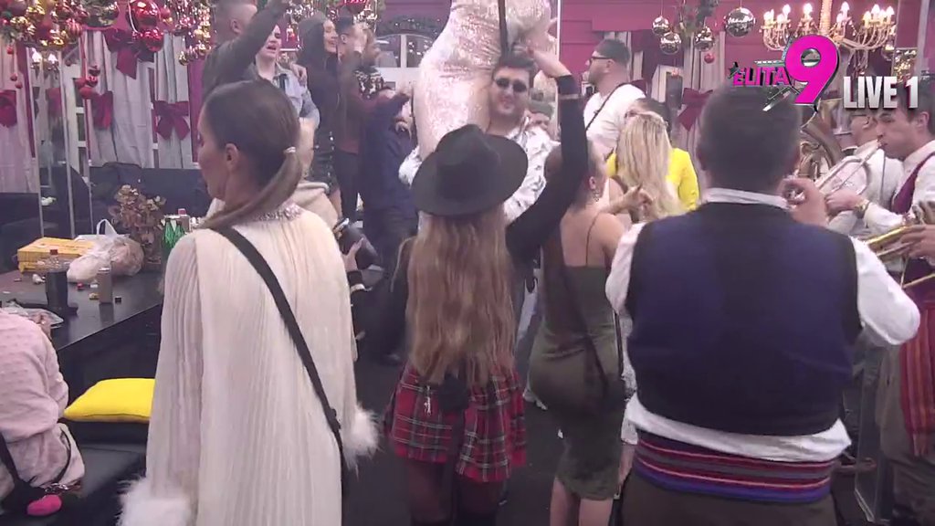 OVO JE SCENA KOJA SE NE VIĐA SVAKI DAN! Trubači totalno ujedinili učesnike Elite, svi pevaju kao JEDAN! (VIDEO)