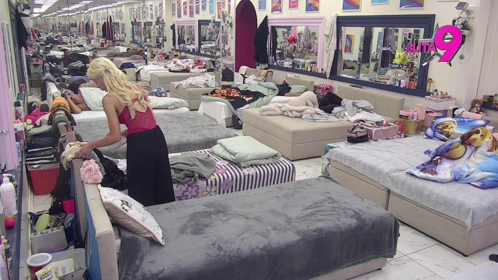 Da ti mene zameni, da ti bude devojka, znaj da ona nikad neće! Staniju stihovi POGODILI U SRCE, pa zapevala iz sveg glasa! (VIDEO)