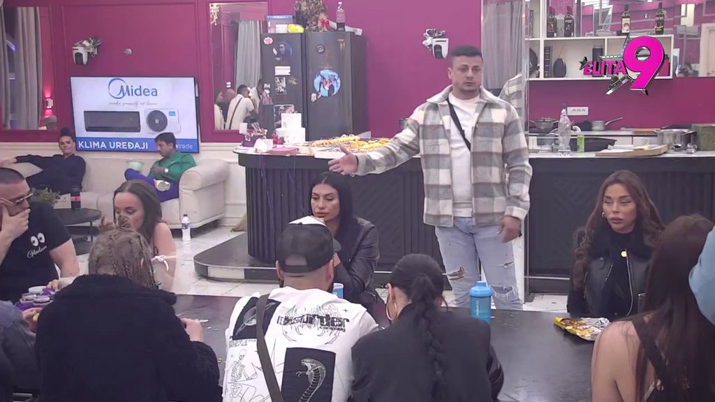 Ovoj devojci treba pomoć, psihički je ubijena: Ivan demolirao Bebicu, Teodora jednom rečenicom sve rekla: Ja znam kako mogu da rešim... (VIDEO)