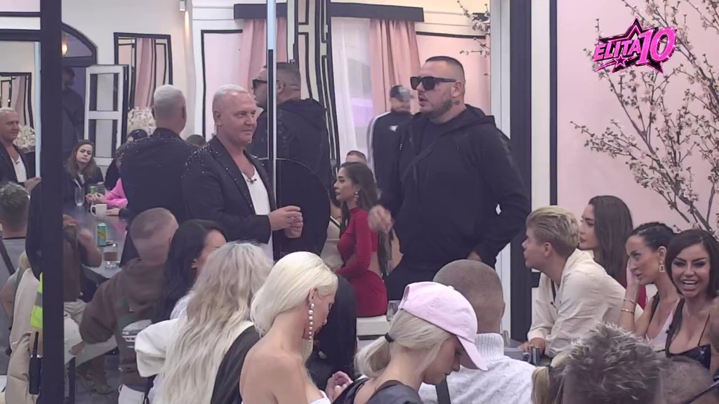 Presekao u sekundi! Filip Car doneo odluku, evo koga vodi u hotel sa sobom! Ona je njegova omiljena osoba! (VIDEO)