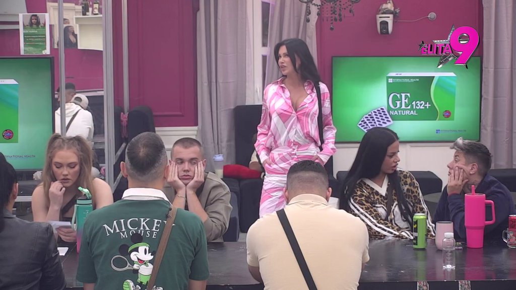 Amnezija joj je večeras prevagnula! Maja tone sve dublje, zaboravila da Asmin NIJE PRVI kog je Staniji skinula, ona je ukanalila za sve pare: Ona se pokazala da je sve, samo ne drugarica (VIDEO)