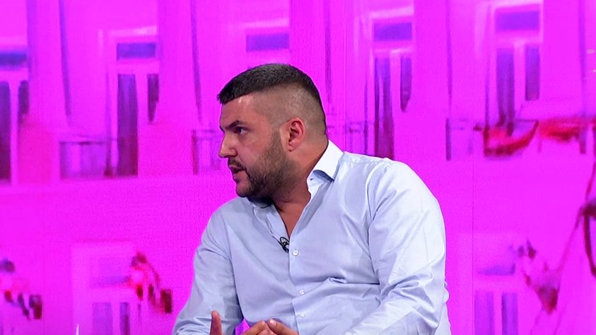 Žestok obračun u emisiji! Asmin ušao u sukob sa njegovom bivšom podrškom, ona ga žestoko iskritikovala, a on joj uzvratio bez zadrške: Nemoj da objavim šta si mi pisala (VIDEO)