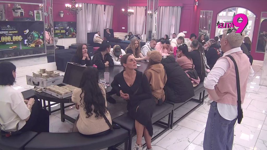 BEZ DLAKE NA JEZIKU! Uroš nije štedeo na rečima, očitao Aneli lekciju: Ideš od muškarca do muškarca, plivaš po mulju (VIDEO)