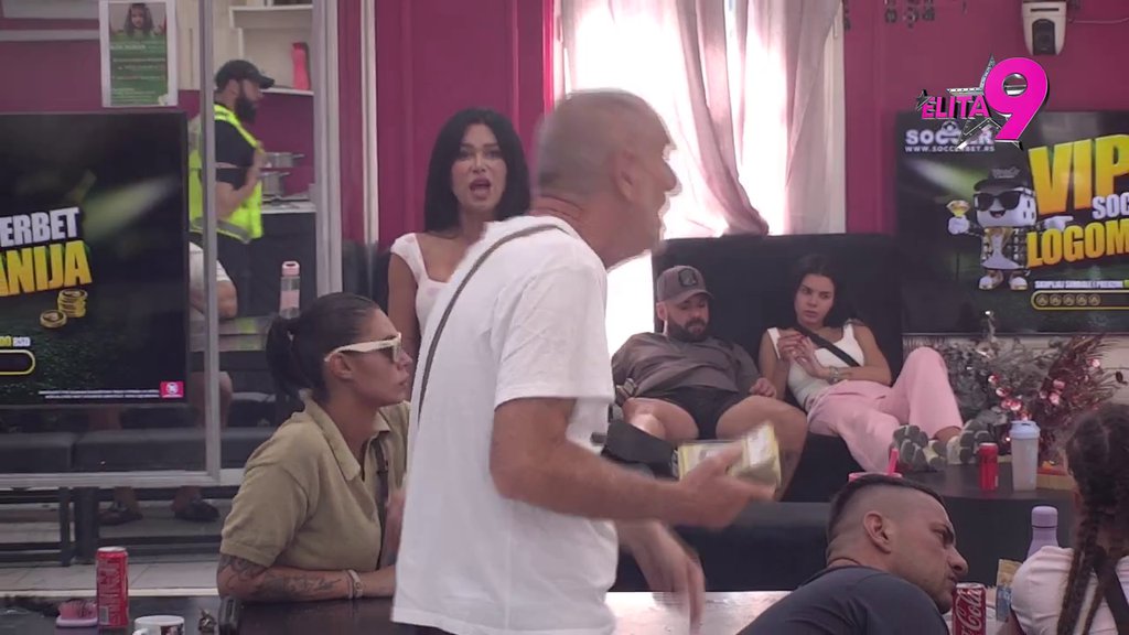 Ušla sam samo da rešim situaciju sa Asminom, a vi, SOCIJALNI SLUČAJEVI, me ne zanimate! Mića i Stanija opet OTKOPALI RATNE SEKIRE, seku rečima! (VIDEO)