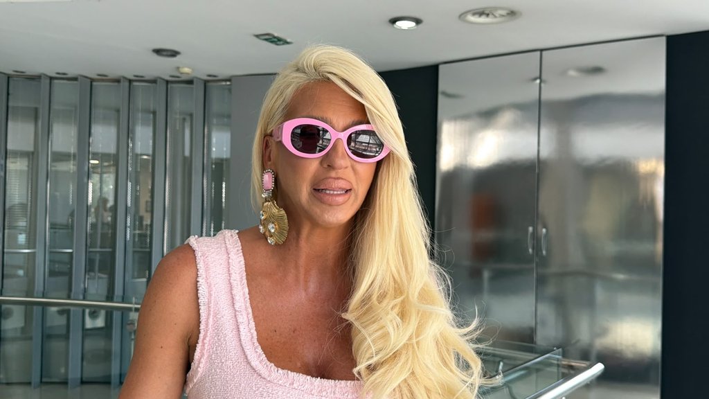 Karleušin najveći hit krije priču o životu Ane Nikolić: Pop diva otpevala koleginicinu intimu, pa je zamolila SAMO JEDNO...