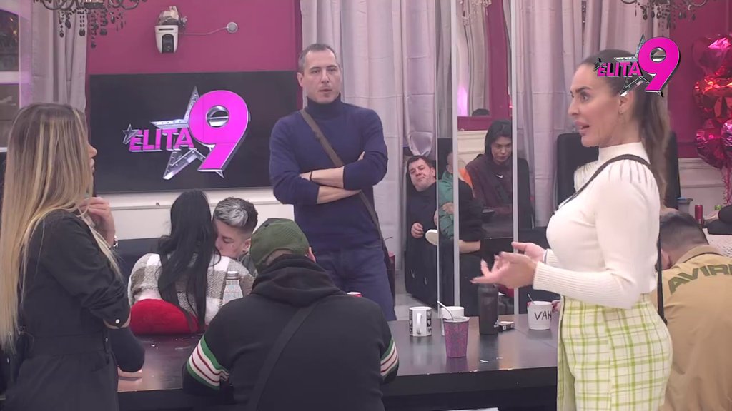 Šta sam, klimakterična baba kao tvoja Zlata, pošto te podsećam na nju?! Kačavendi pala roletna, obrisala patos s Mikijem Dudićem pred svima, on se spetljao u svojim lažima (VIDEO)