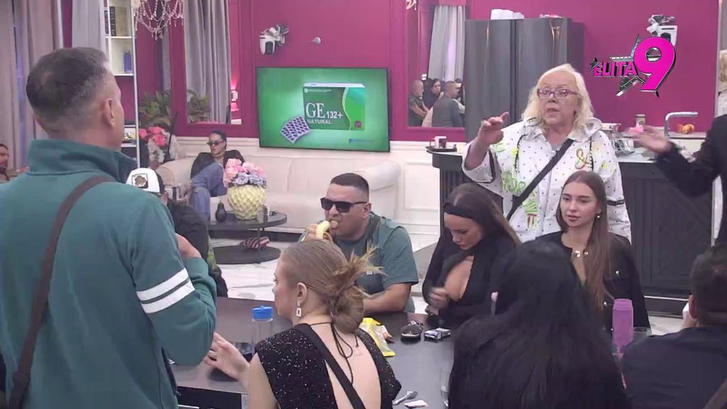 Puče prijateljstvo Mikija i Zorica: Zbog njegovog pomirenja sa Kačavendom pevačica odsvirala kraj! (VIDEO)