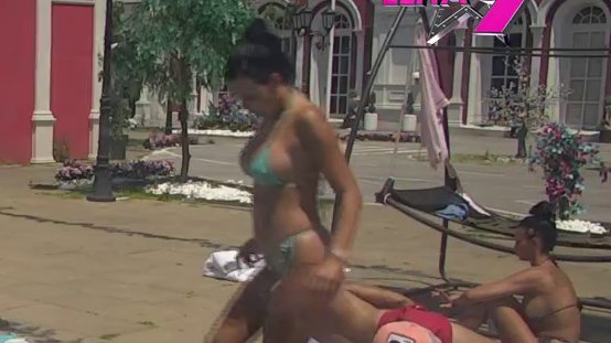 TRUDNIČKI STOMAČIĆ SE VEĆ NAZIRE! Pogledajte kako Anita izgleda na pragu petog meseca (VIDEO)