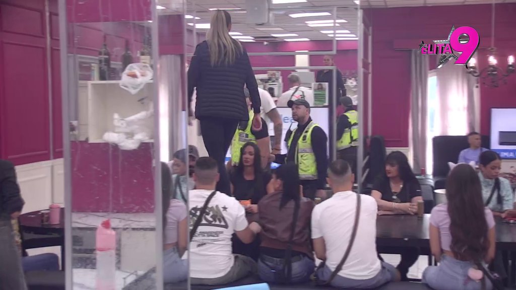 Rat do istrebljenja! Kačavenda pokušava da uništi poslednje atome Sofijinog dostojanstva, Janjuš skočio da je obrani, pa udario na bivšu! (VIDEO)