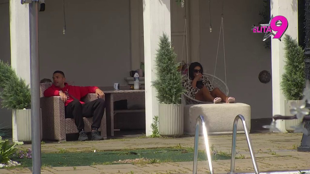 Jedva čekam da... Anđelo se ipak skrasio pored Jakšićke, od svih devojaka nju stavio na TRON! (VIDEO)