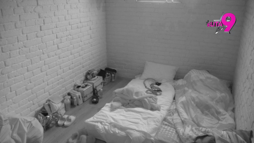 GDE SU MU KODEKSI, PRESMEŠAN JE! Nakon što su prepiske Stefana i Anite obelodanjene, oglasila se njena drugarica i upropastila Karića, a evo šta kaže o emocijama prema Anđelu i s*ksu sa Đukićem!