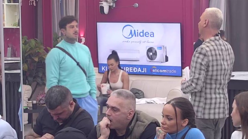 Nikad nećemo saznati šta bi se desilo: Đukić otkrio da li su mu draži Anitini ili Teodorini zagrljaji! (VIDEO)