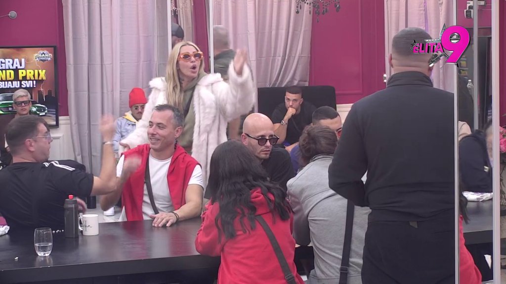 SATERAO JE U ĆOŠAK: Aneli daje zadnje atome snage da za flert Luke i Maje okrivi druge ljude: OVO JE IGRA... (VIDEO)