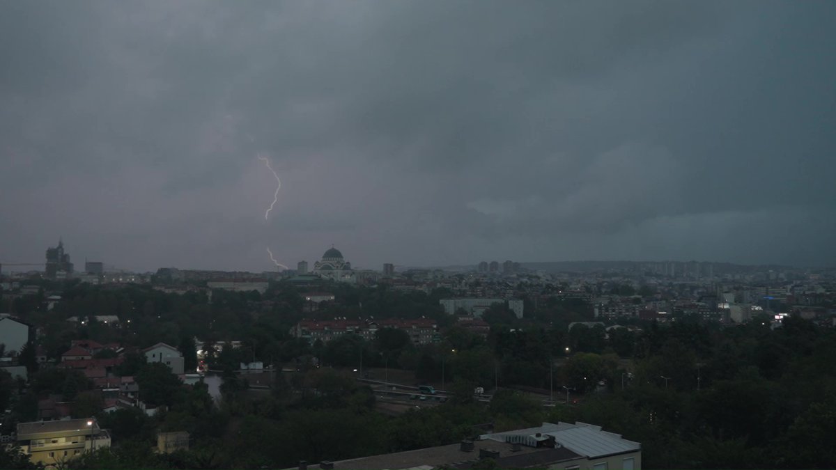 NEBO SE SPOJILO SA ZEMLJOM! Počeo strahovi PLJUSAK u Srbiji - RHMZ odmah izdao upozorenje, evo koji deo je na UDARU