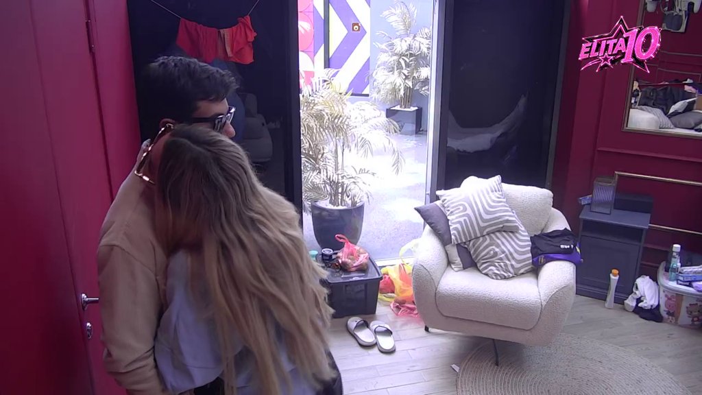 Sprdao je Bebicu, a sad doživljava isto: Filipu se vratila karma, Aneli ga u jeku raskida poslala na šišanje! (VIDEO)