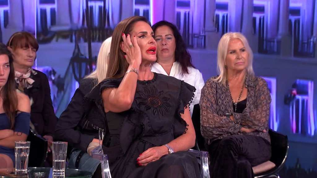 Za nju to nije ponižavajuće jer je i sa Pavlom bila BFF: Kačavenda repetirala vređalicu i osula drvlje i kamenje po Anđeli Đuričić! (VIDEO)
