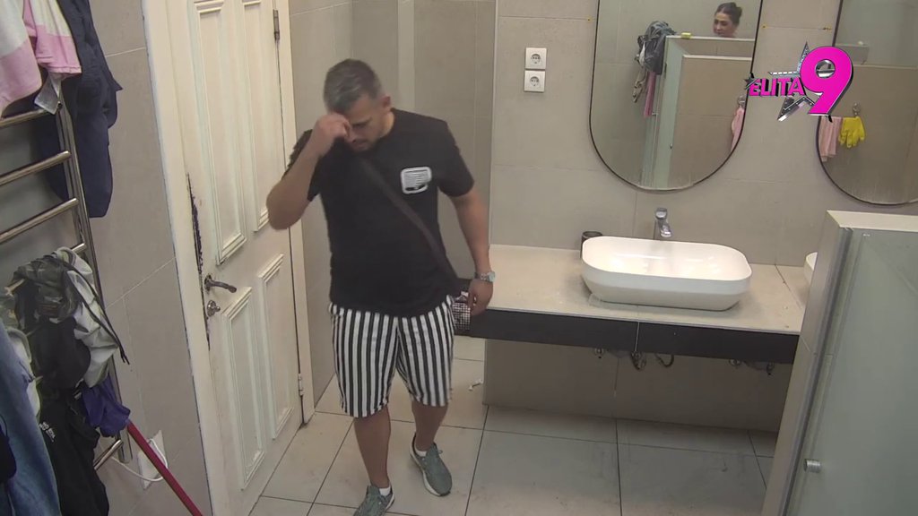 Ipak joj ne smeta Bora! Virnuo kod Anastasije dok se tuširala, ona se smeška: Nisam te dugo video... (VIDEO)