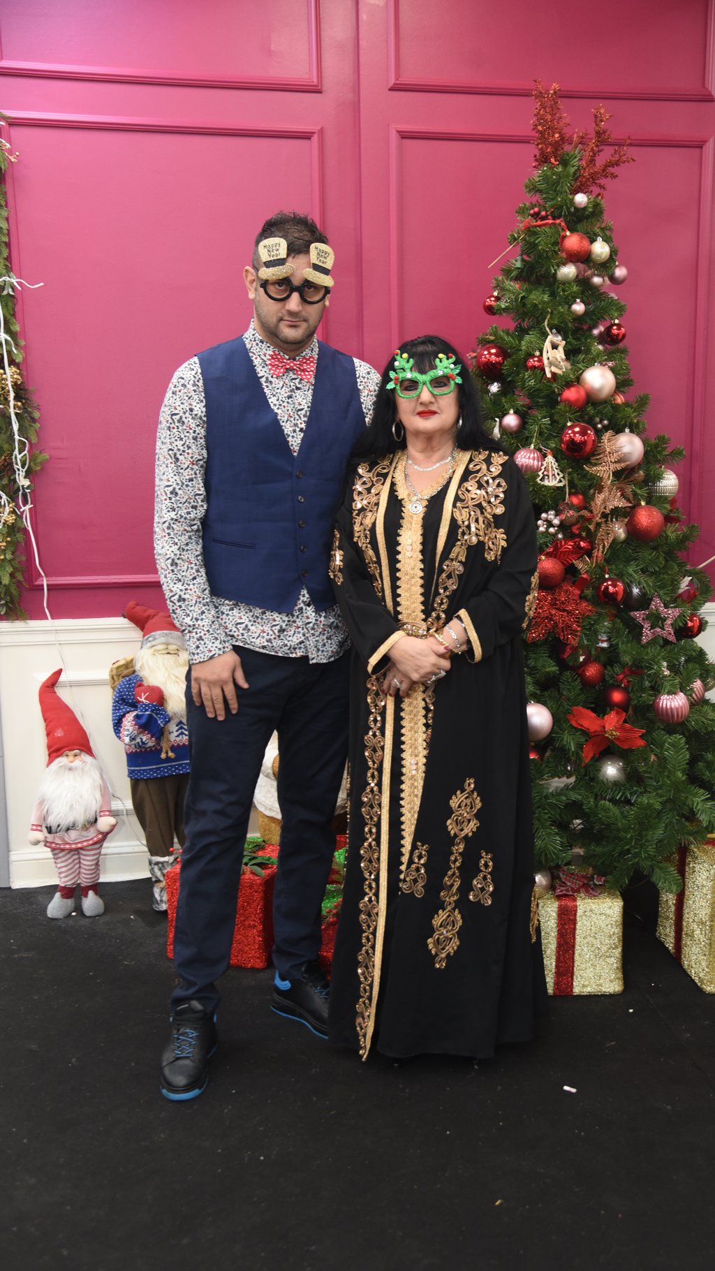 ZAR NE VIDIŠ DA MI TVOJA MLADOST LEPO STOJI!? Milosava sa ponosom ispozirala sa 20 godina mlađim Jovanom: Svi se pitaju samo jedno (VIDEO)