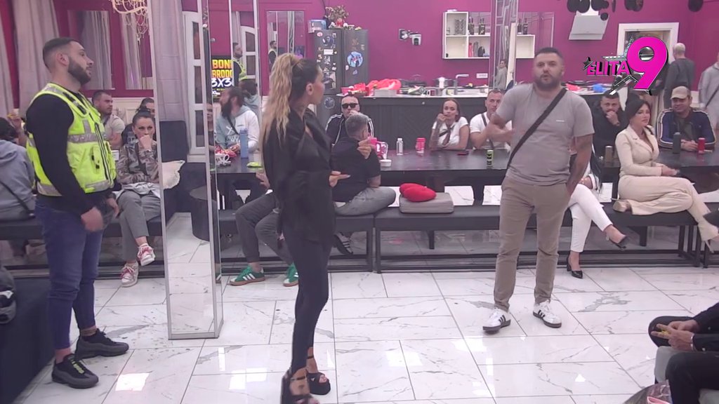 OBEZBEĐENJE ULETELO MUNJEVITOM BRZINOM! Aneli ispolivala Asmina, pljušte uvrede na sve strane (VIDEO)