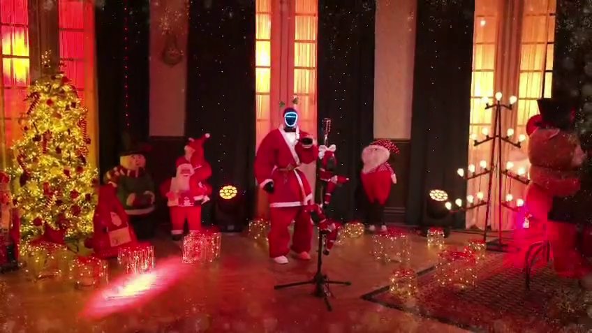 Specijalna novogodišnja čestitka robota Toše! Milica Mitrović objavila snimak, pogledajte šta vam je poželeo u 2026. (VIDEO)