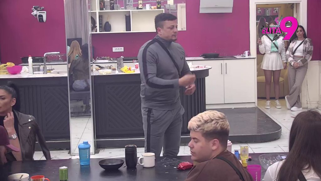 Igračice oko šipke, treba da se vratiš u Tetovo: Bukti nikad žešći rat Sofije i Maje, sevaju gnusne prozivke na sve strane! (VIDEO)