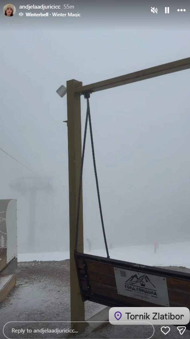 OKO ANĐELE ĐURIČIĆ MEĆAVA, SNEG I LED, A ONA POZIRA SAMO TAKO! Otišla na Zlatibor, pa se oglasila: Zadnjica i uzak struk u prvom planu (FOTO)