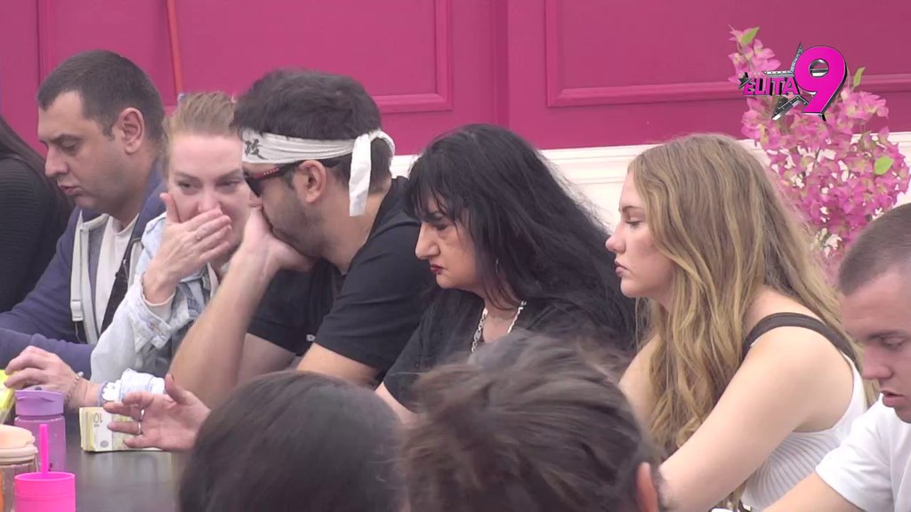 ODVRATNO JE I DEGUTANTNO! Matora srušila sneška Milosavi: Starija si žena, nije simpatično! (VIDEO)