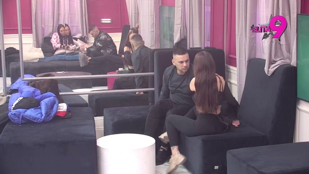 Puca tikva! Teodora i Bebica pene i divljaju jedno na drugo, veza pred raskidom: Nemoj da mi se kriviš majmučino jedna bolesna (VIDEO)