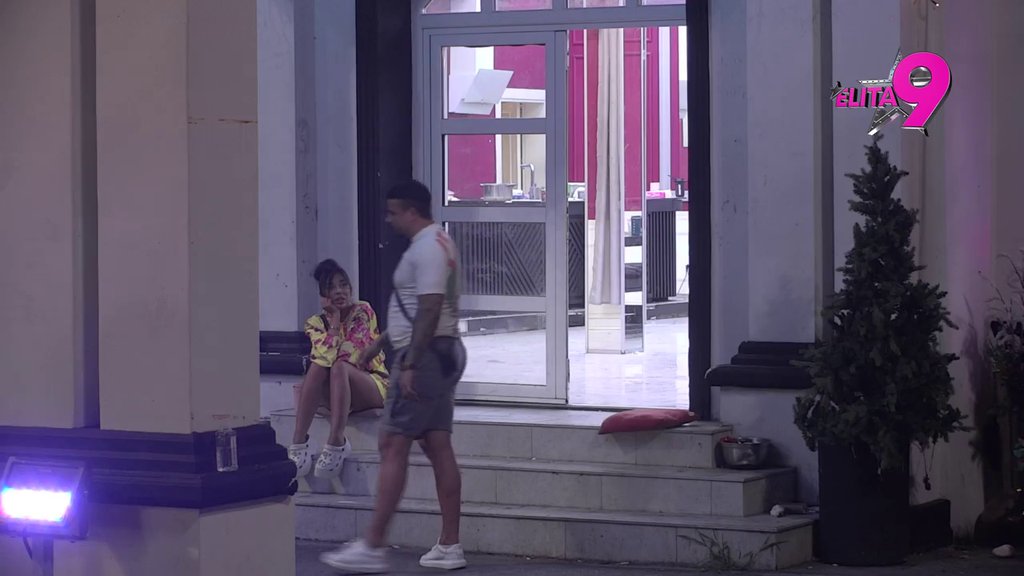 Imaš snimak gde se ljubiš sa dedom! Terza ponovo pokazao da nije svario Sofijinu aferu, ona ga šokirala opravdanjem: Ne sećam se da smo se poljubili! (VIDEO)