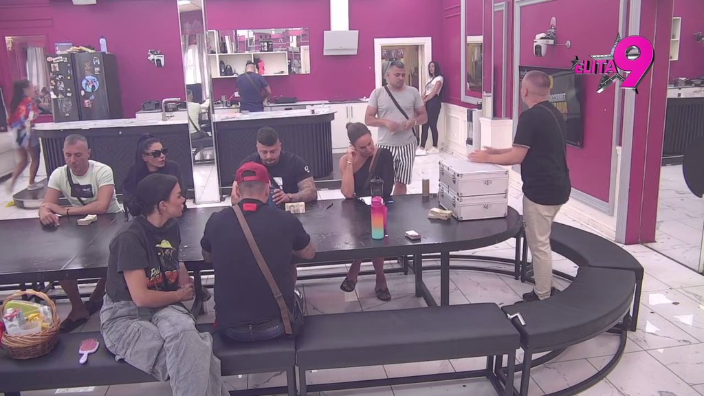 Svaki put kad se pomiriš izblamiraš se: Dača opalio Bori Santani šamar realnosti! Rešeta sve bez zadrške, od Janjuša popio šut-kartu! (VIDEO)