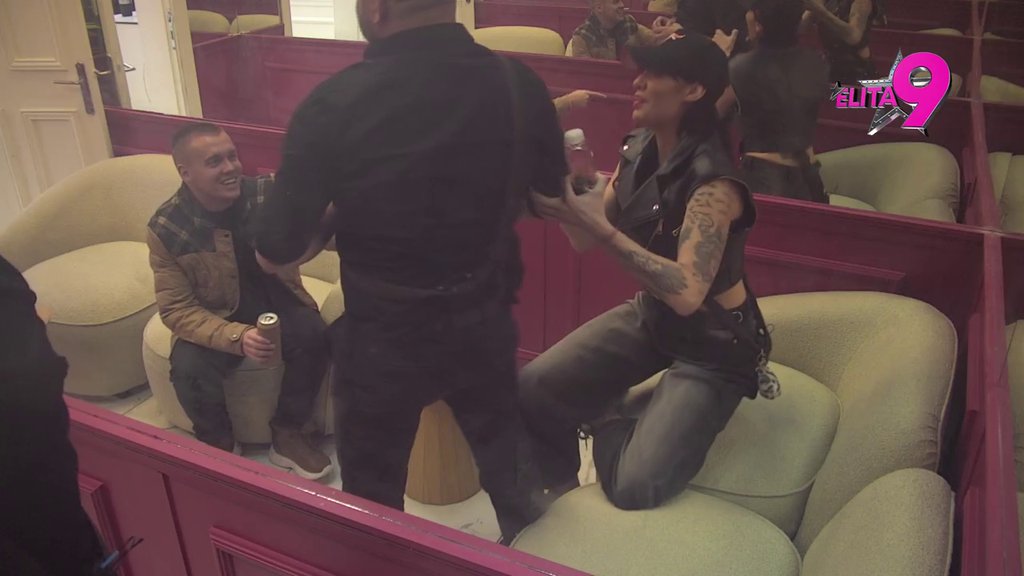 Ljubi se sa Lukom, a gleda u Anđela: Žestoka trač partija o Aneli Ahmić, provalili njene kvarne namere! (VIDEO)