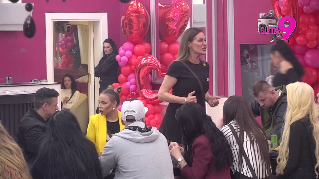 I DALJE POKUŠAVA DA JE OPERE: Asmin brani Maju životom, takmičari ga osudili jer njeno srce  pripada Filipu (VIDEO)