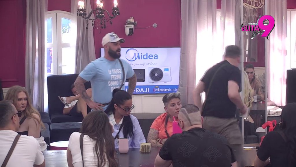 Ugojila sam se, POČEO JE DA MI RASTE STOMAK! Anita se uveliko ponaša kao trudnica, Luka ne propušta priliku da potkači Aneli! (VIDEO)