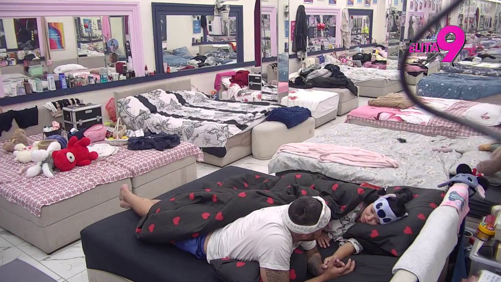 Muškarac koji ne poštuje porodicu, ne može ni tebe: Asmin očitao Maji lekciju o ponašanju, ona ga pažljivo sluša (VIDEO)