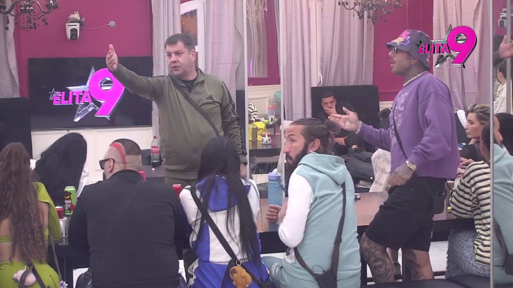 OVO ZA NJU NIJE KANAL, OVO JE SEPTIČKA JAMA: Učesnici urnisali Aneli i Filipa zbog njihove prisnosti ispod pokrivača, nastao karambol za stolom (VIDEO)