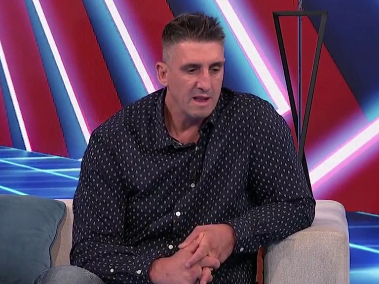 KUĆA LEPE LUKIĆ PRODATA ZA 1.000.000 DINARA, A ONDA USLEDIO ŠOK OBRT! Sve otišlo pod doboš zbog njenog bratanca, a za kupovinu bio zainteresovan i Kristijan Golubović