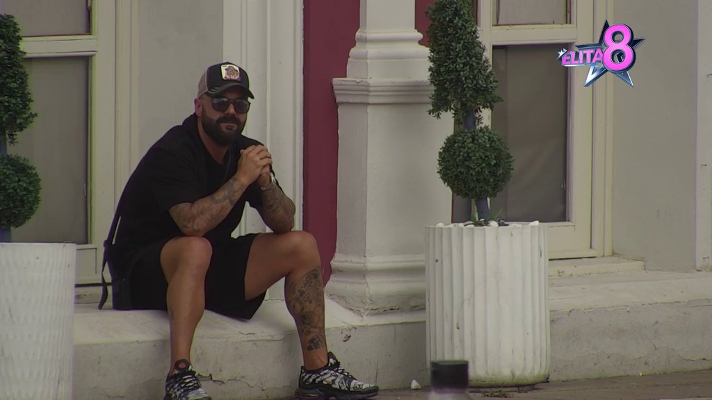 Podrško, kačite njene dlakave prepone: Aneli obrisala patos sa Sandrom, ponizila je kao nikada, a onda je Obradovićeva progovorila o odnosu sa Lukom: Jedva čekam da... (VIDEO)